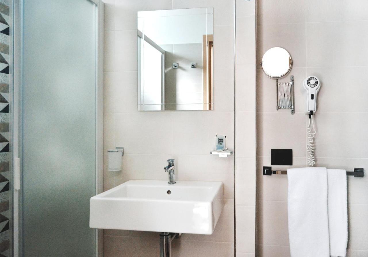 Color Hotel Ρίμινι Εξωτερικό φωτογραφία
